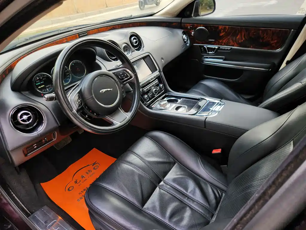 Jaguar XJ — миниатюра 18