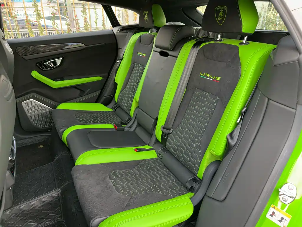 Lamborghini Urus — миниатюра 21