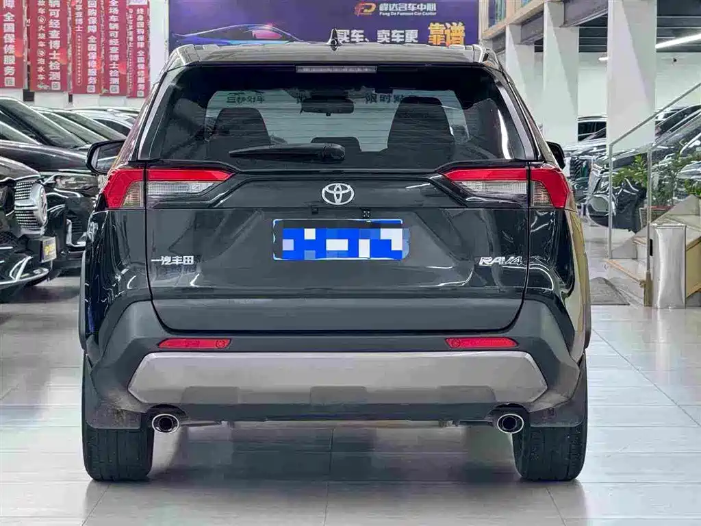 Toyota RAV4 — миниатюра 9