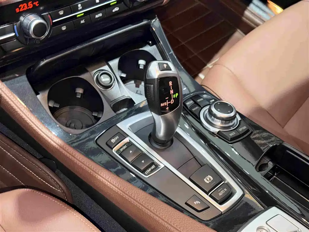 BMW 5 Series — миниатюра 16