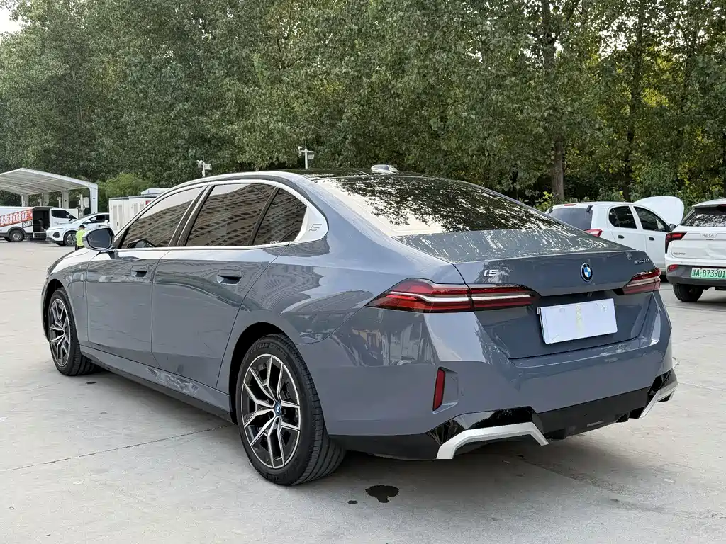 BMW i5 — миниатюра 6