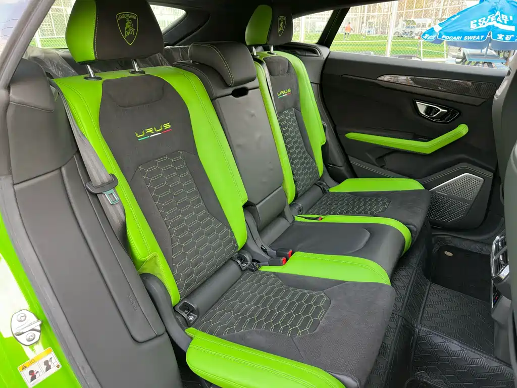 Lamborghini Urus — миниатюра 20