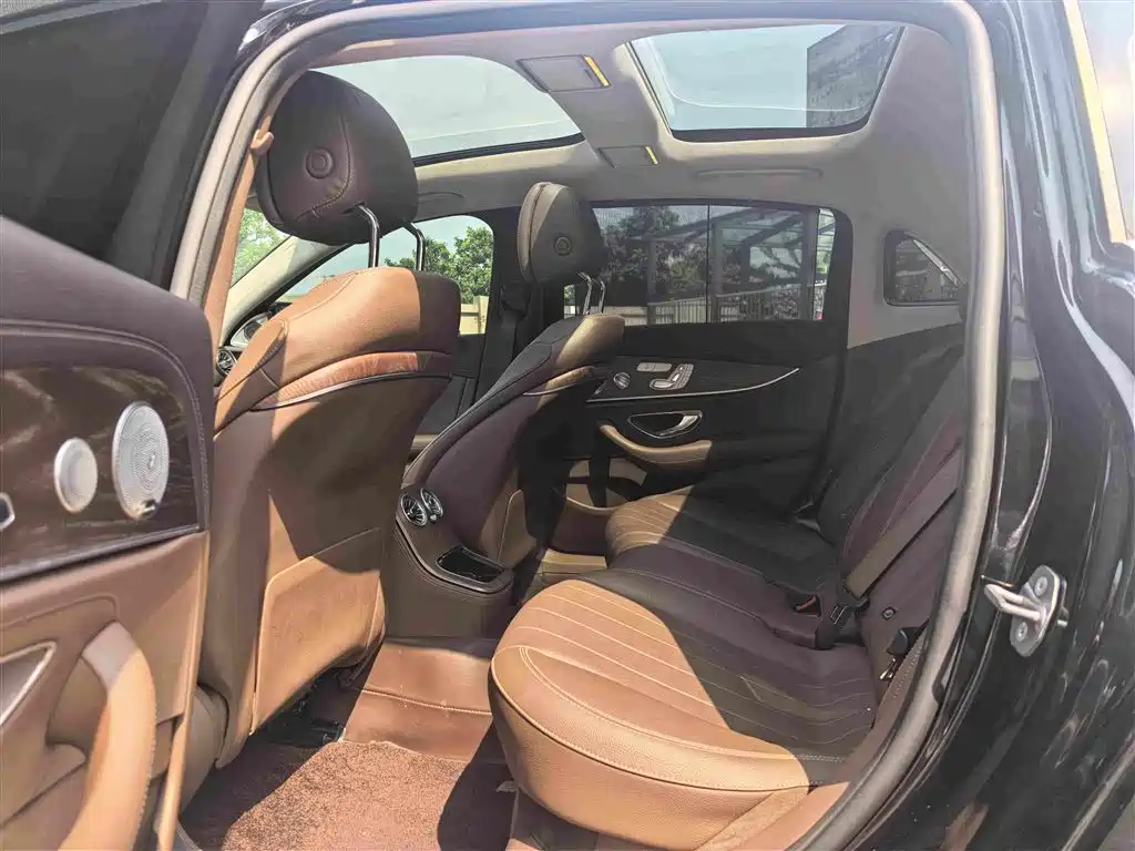 Mercedes-Benz E-Class — миниатюра 5