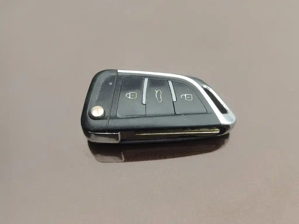 Luxgen U6 — миниатюра 19