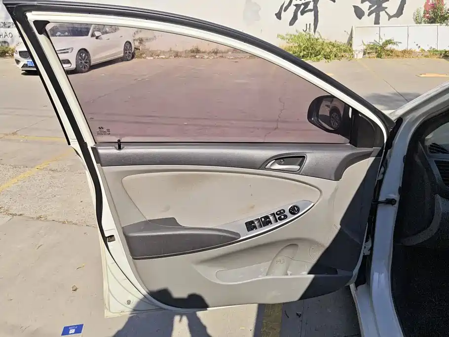 Hyundai Verna — миниатюра 7