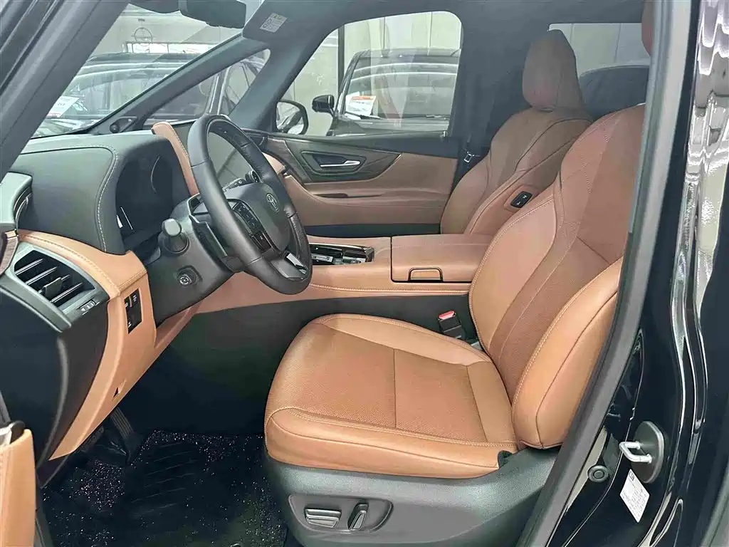 Toyota Alphard — миниатюра 12