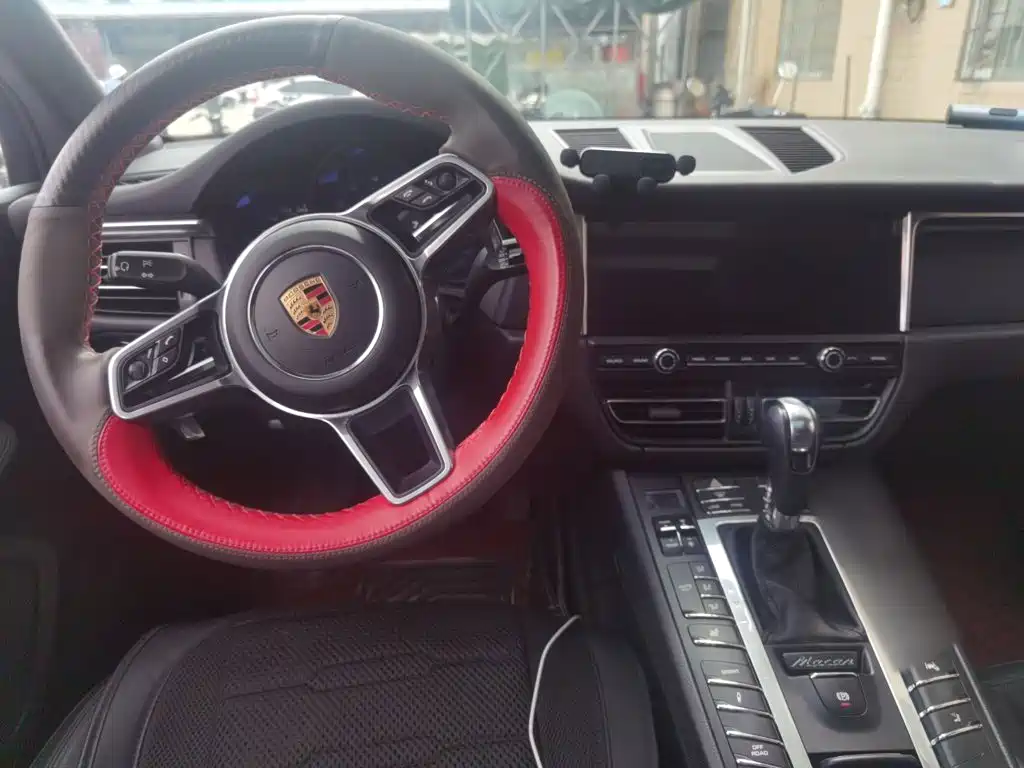 Porsche Macan — миниатюра 10