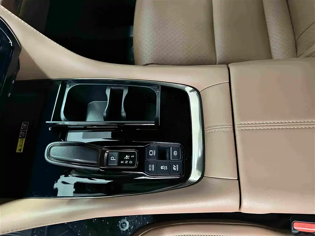 Toyota Alphard — миниатюра 11