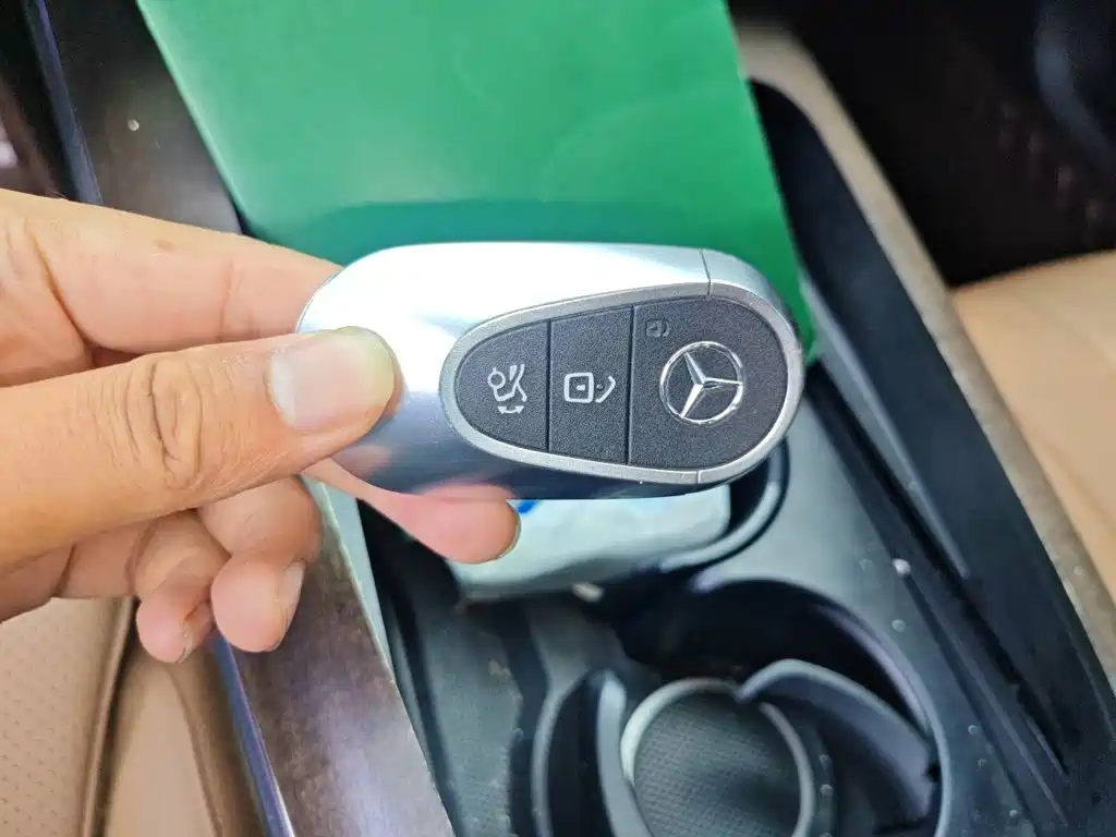 Mercedes-Benz E-Class — миниатюра 12