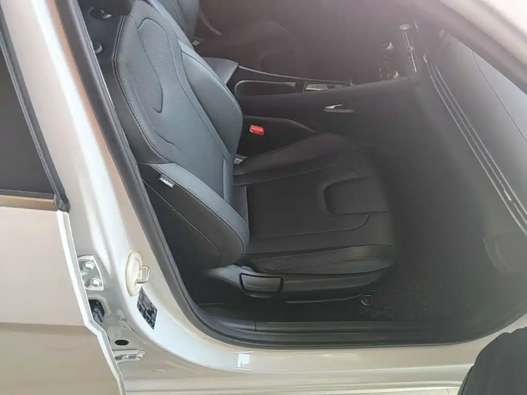 Hyundai Elantra — миниатюра 25