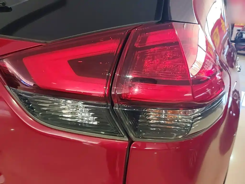 Nissan X-Trail — миниатюра 8