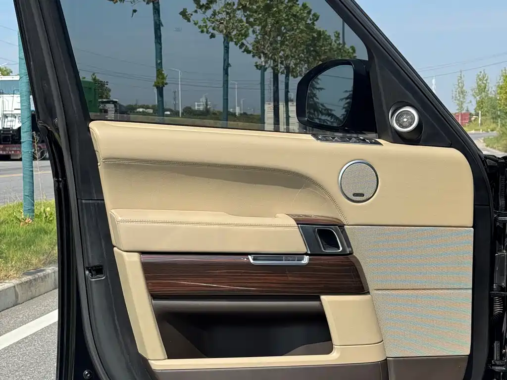 Land Rover Range Rover — миниатюра 8