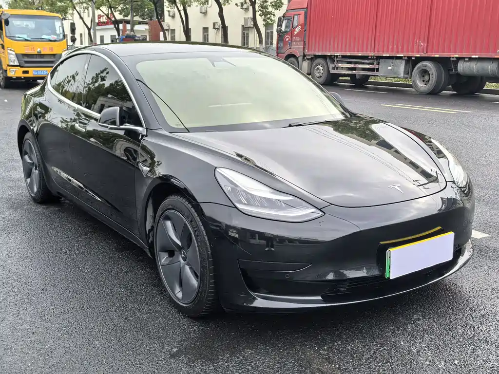 Tesla Model 3 — миниатюра 3