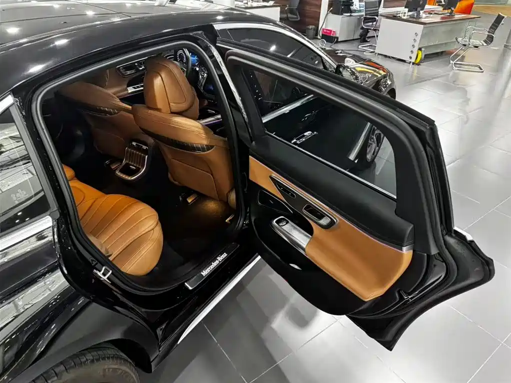 Mercedes-Benz E-Class — миниатюра 18