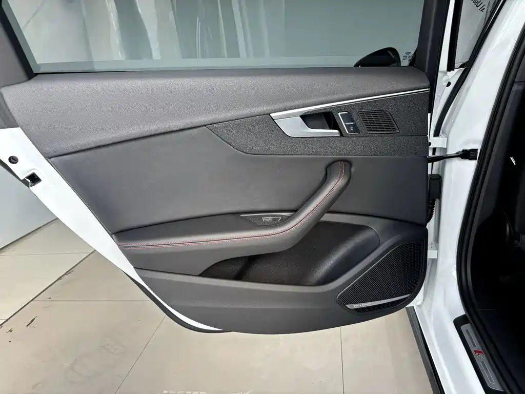 Audi A4L — миниатюра 21