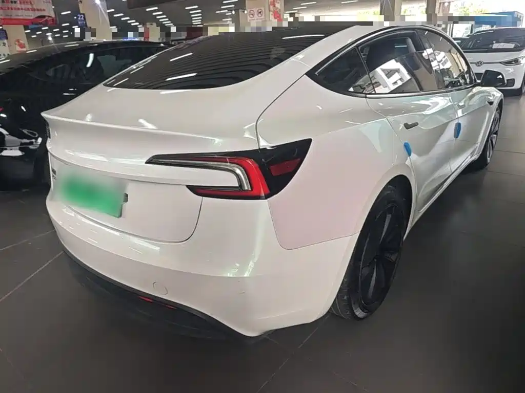 Tesla Model 3 — миниатюра 7