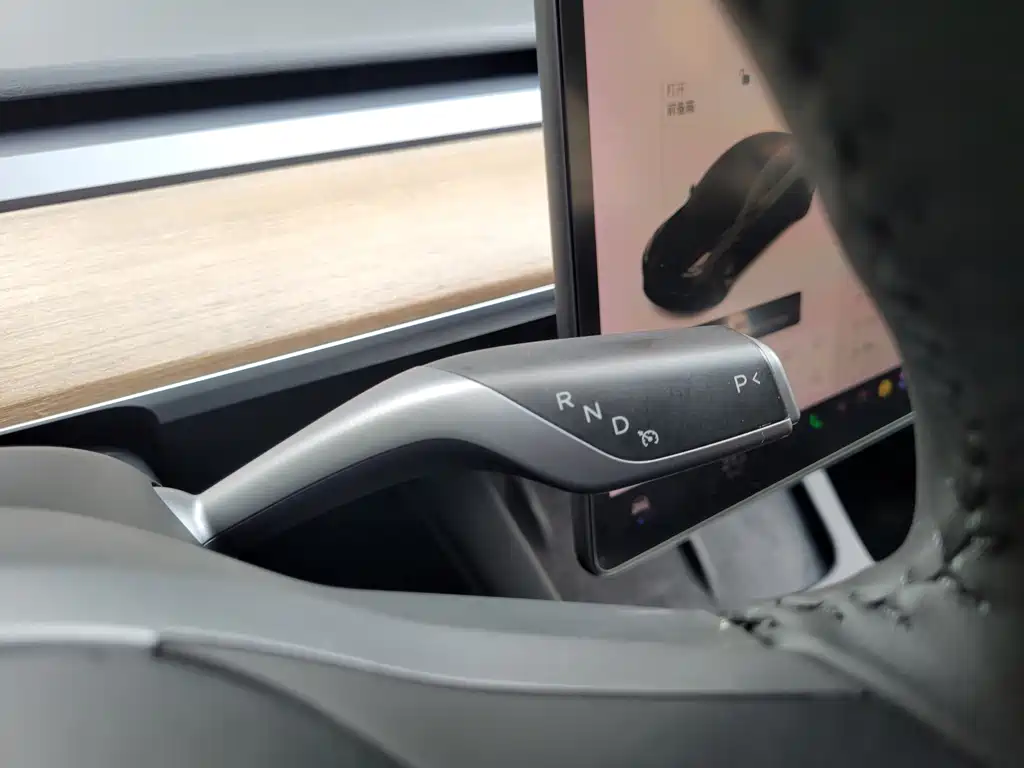 Tesla Model 3 — миниатюра 18