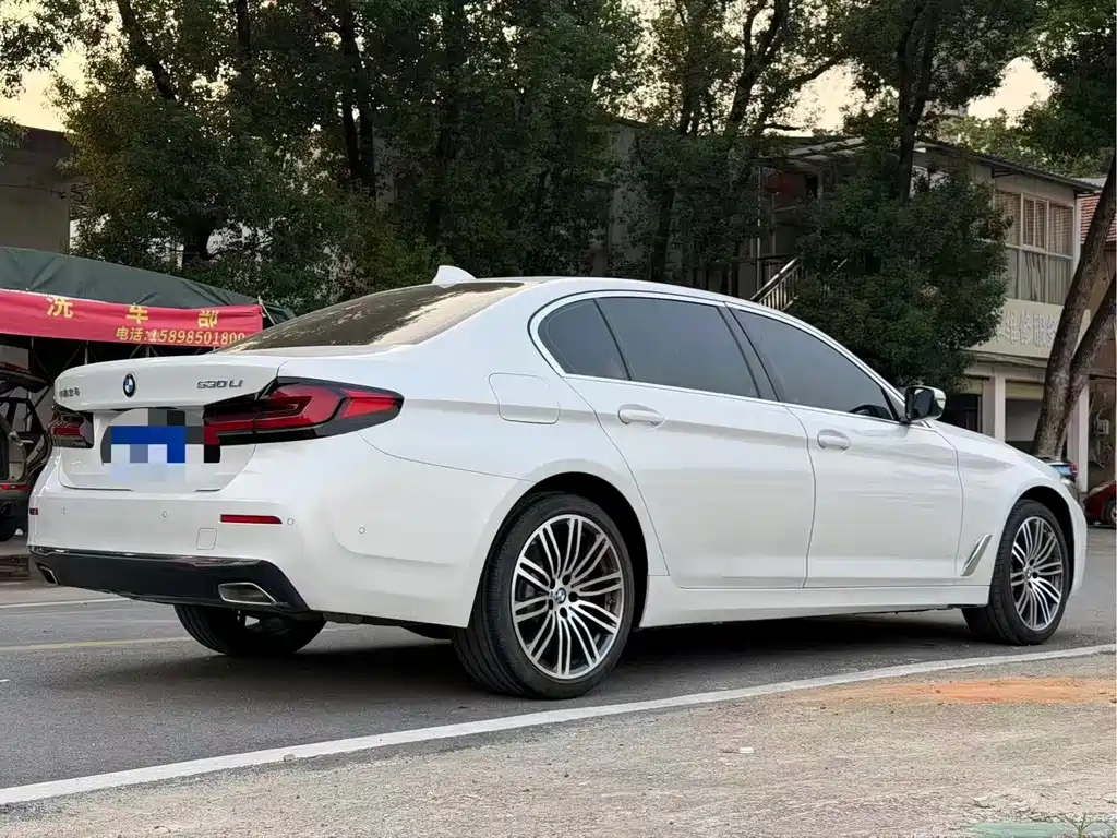 BMW 5 Series — миниатюра 7