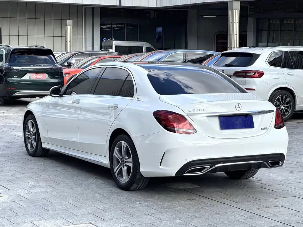 Mercedes-Benz C-Class — миниатюра 6