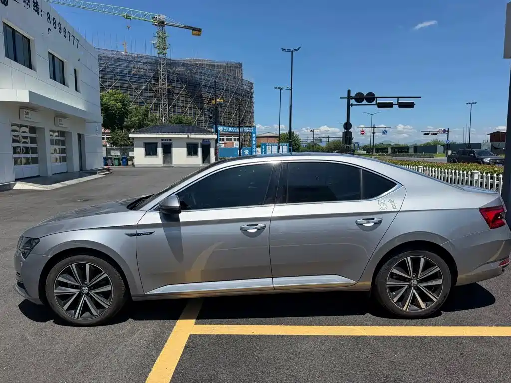 Skoda Superb — миниатюра 3