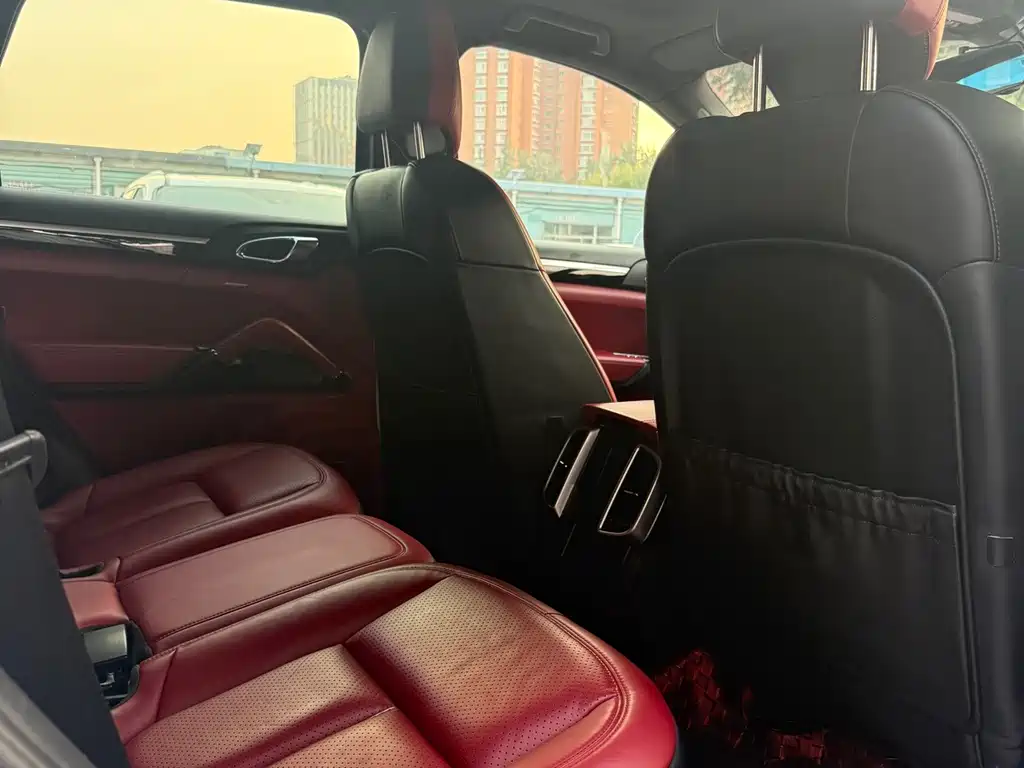 Porsche Cayenne — миниатюра 18