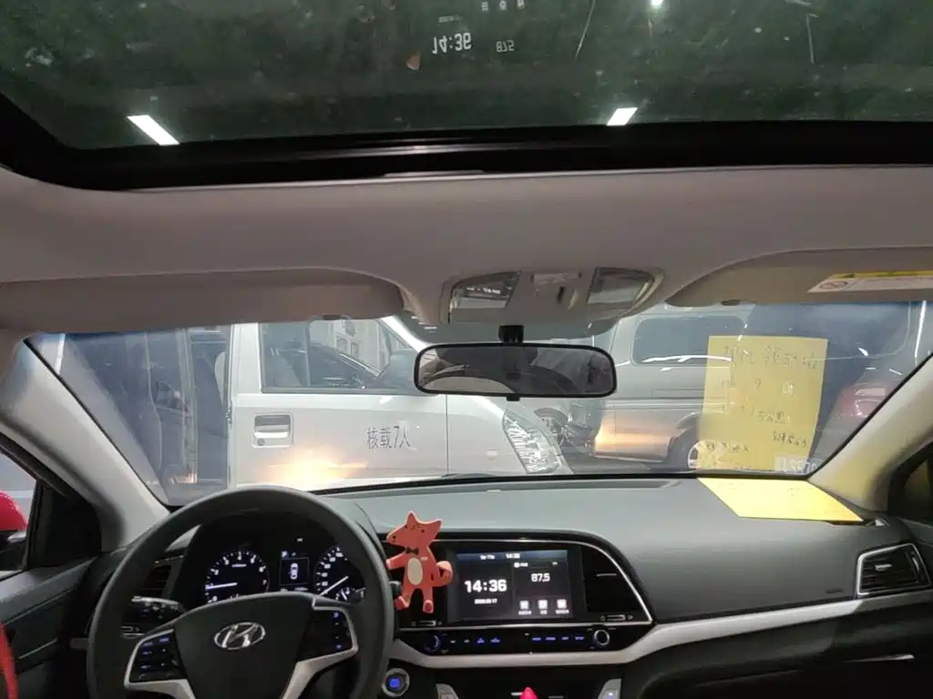Hyundai Elantra — миниатюра 18