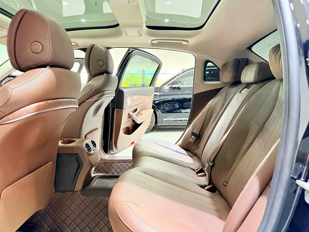 Mercedes-Benz E-Class — миниатюра 9