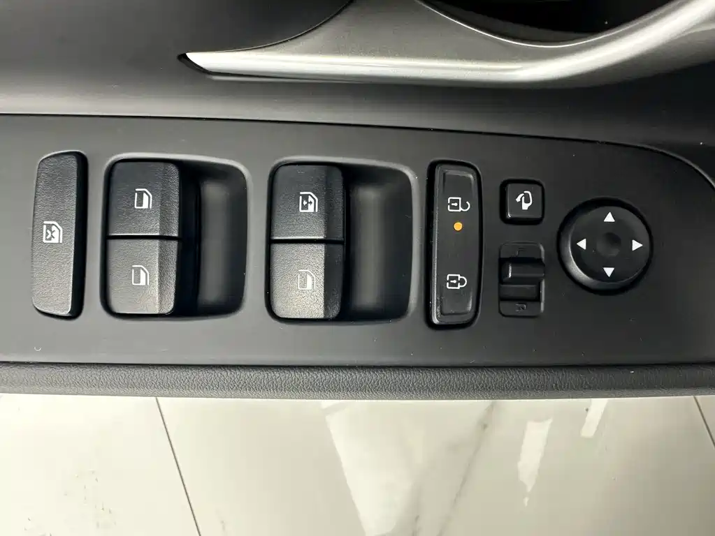 Hyundai Elantra — миниатюра 11