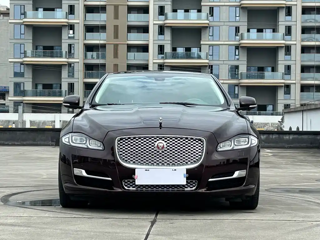 Jaguar XJ — миниатюра 2