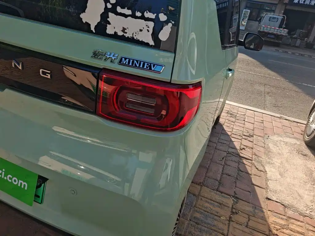 Wuling MINIEV — миниатюра 8