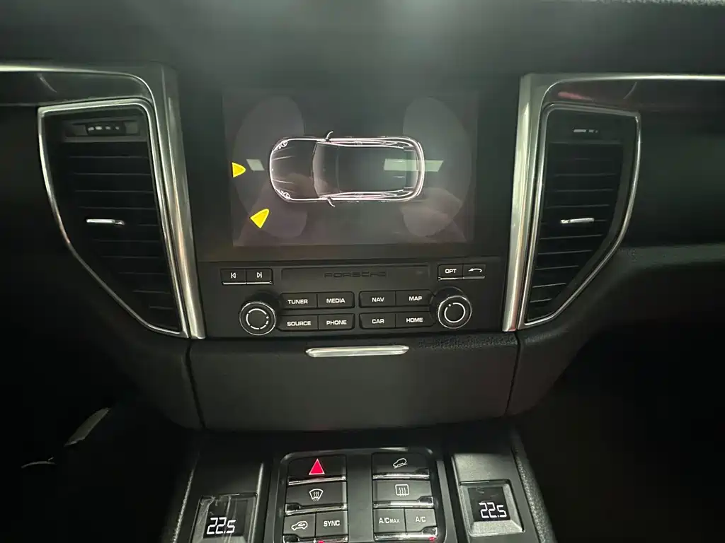 Porsche Macan — миниатюра 13