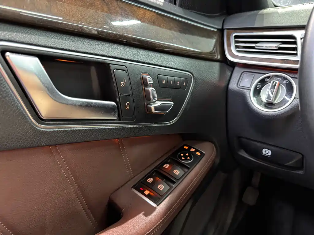 Mercedes-Benz E-Class — миниатюра 11