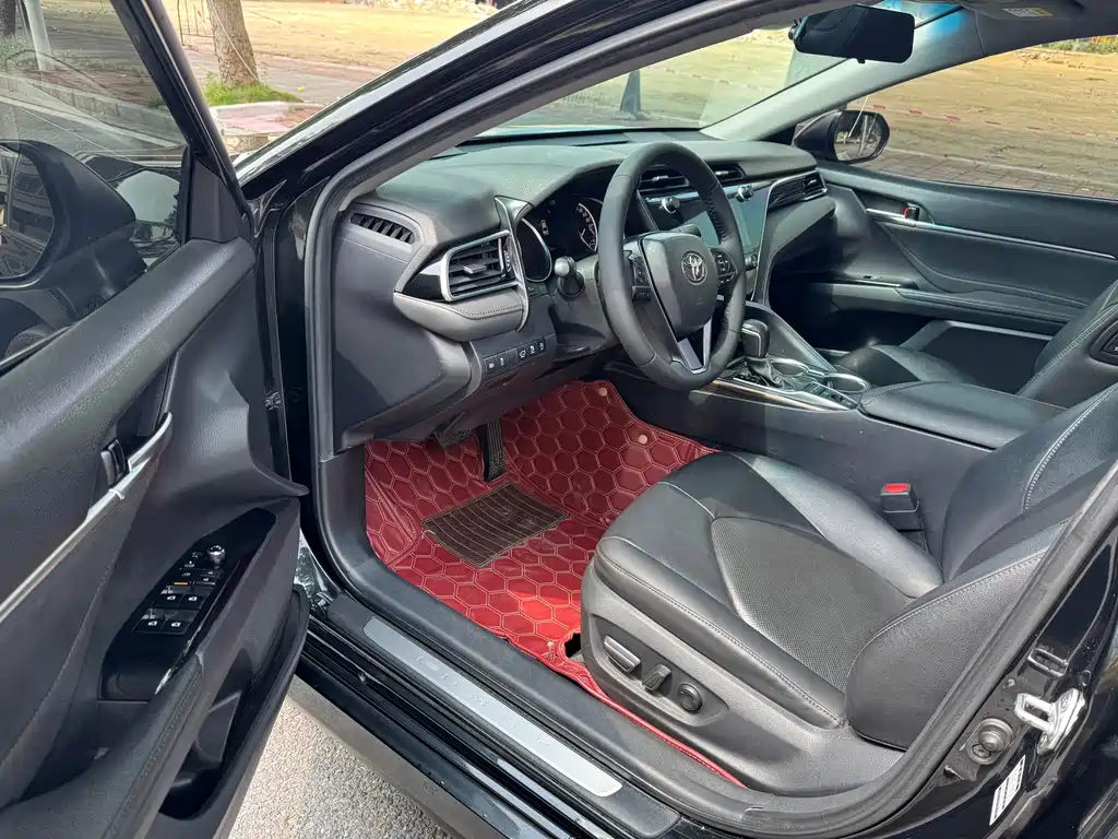 Toyota Camry — миниатюра 5