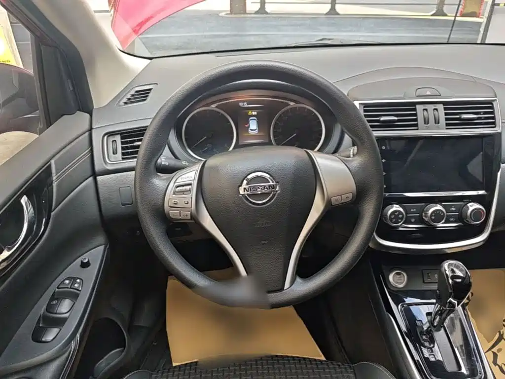 Nissan Tiida — миниатюра 11