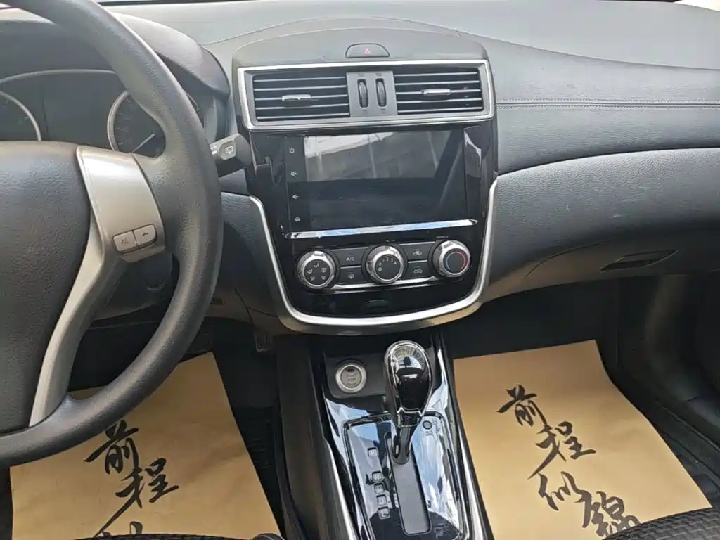 Nissan Tiida — миниатюра 13