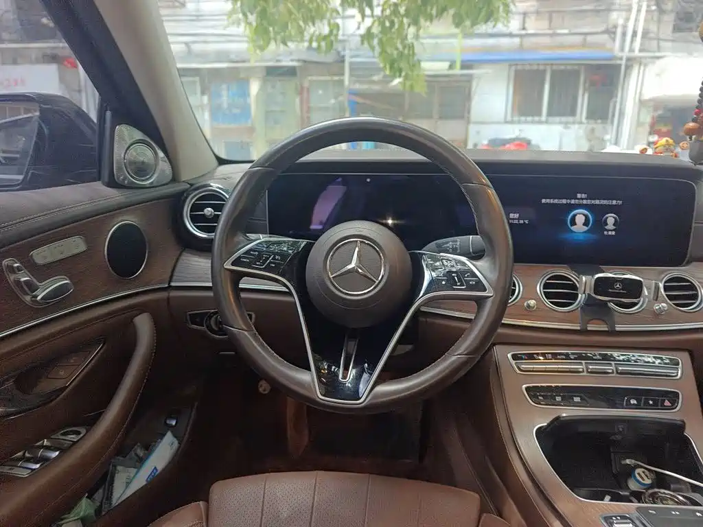 Mercedes-Benz E-Class — миниатюра 11