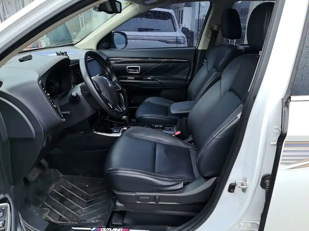 Mitsubishi Outlander — миниатюра 15