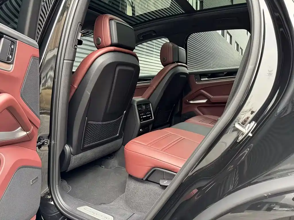 Porsche Cayenne — миниатюра 8