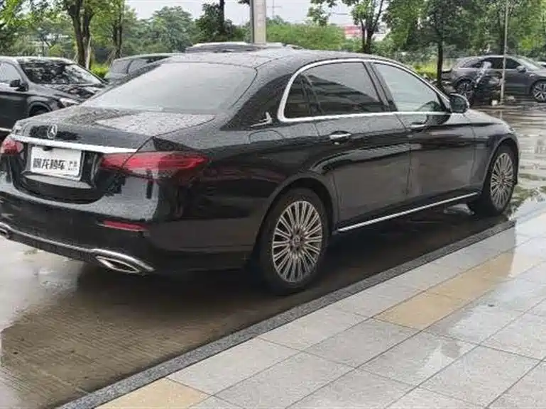 Mercedes-Benz E-Class — миниатюра 8