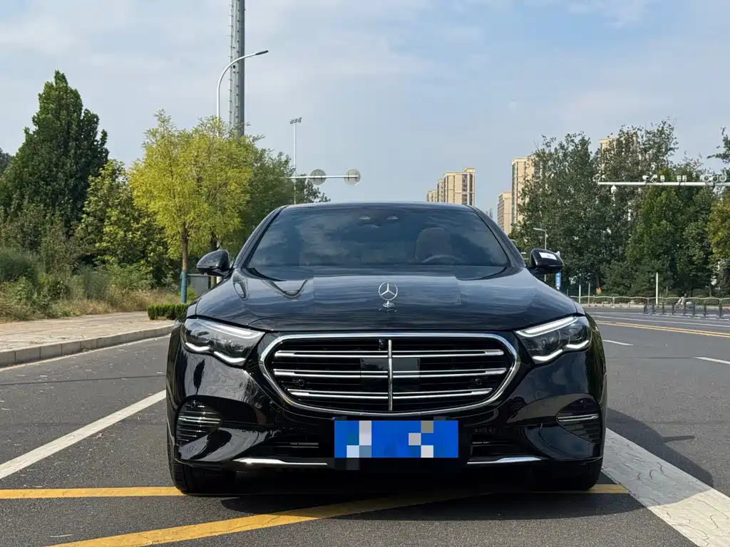 Mercedes-Benz E-Class — миниатюра 2