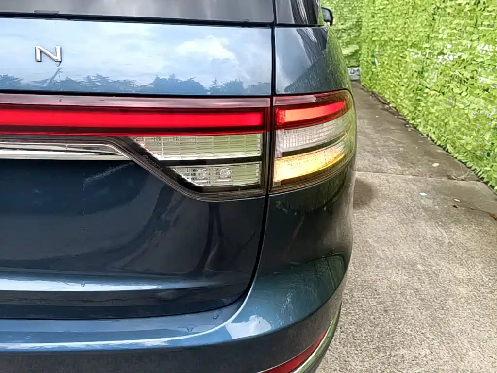 Lincoln Aviator (Import) — миниатюра 8