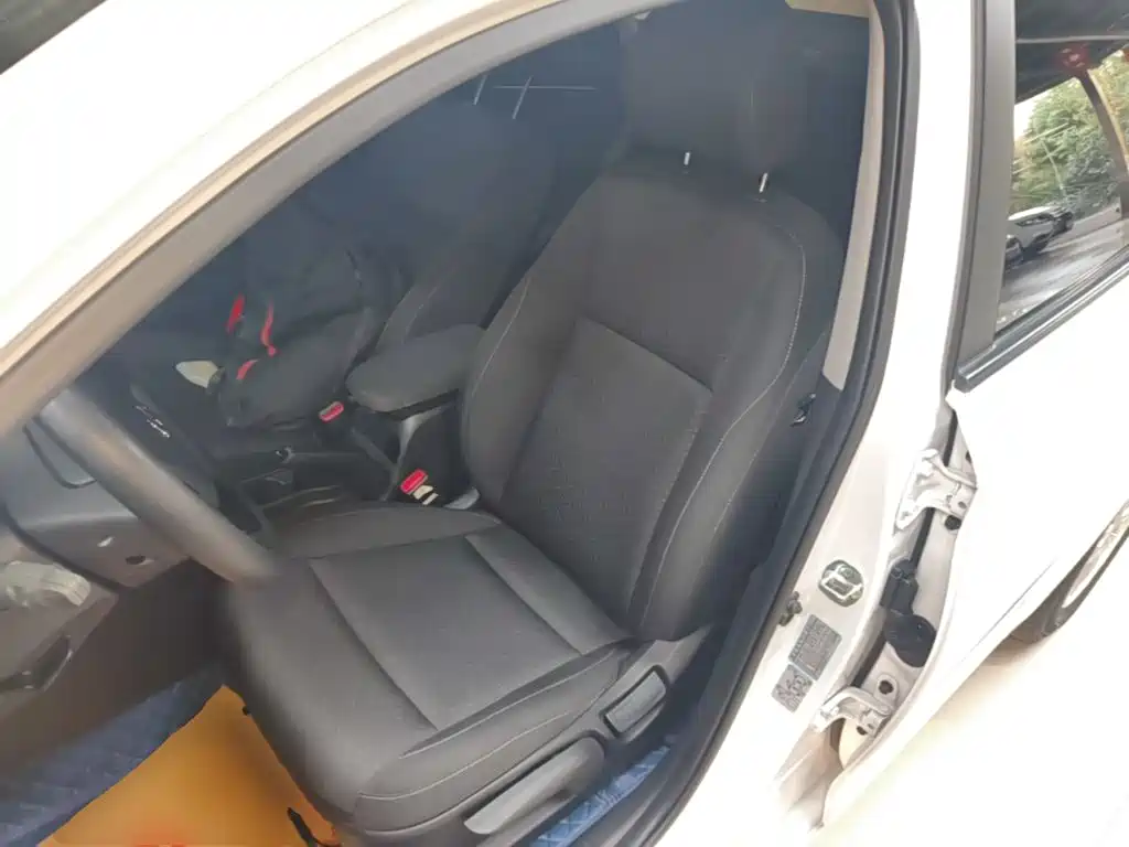 Hyundai Elantra — миниатюра 15