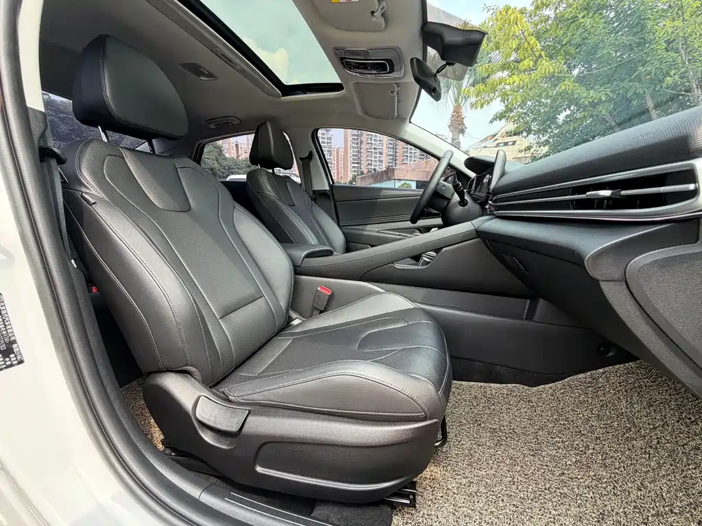 Hyundai Elantra — миниатюра 18