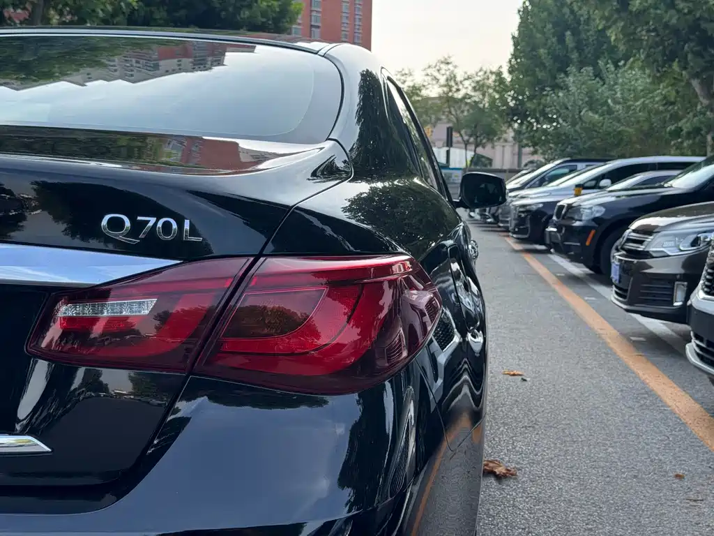 Infiniti Q70 — миниатюра 15