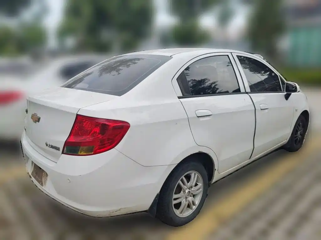 Chevrolet Sail — миниатюра 10