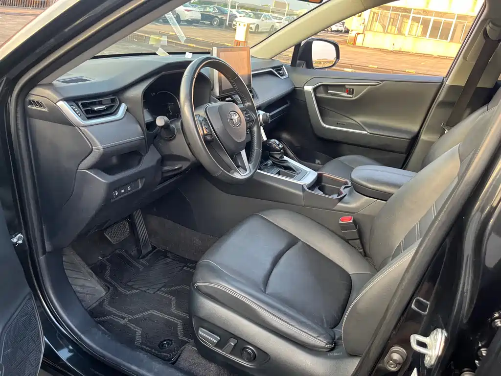 Toyota RAV4 — миниатюра 16
