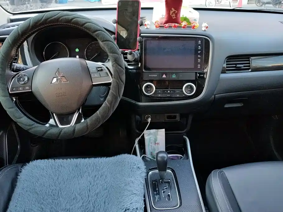 Mitsubishi Outlander — миниатюра 12