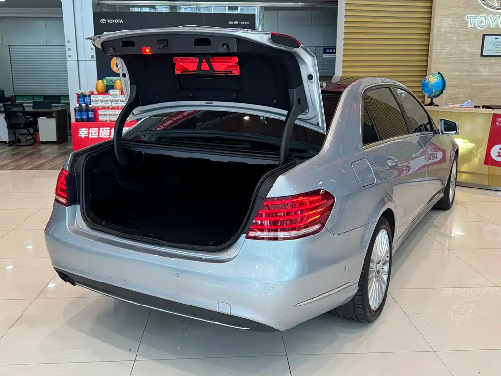 Mercedes-Benz E-Class — миниатюра 18