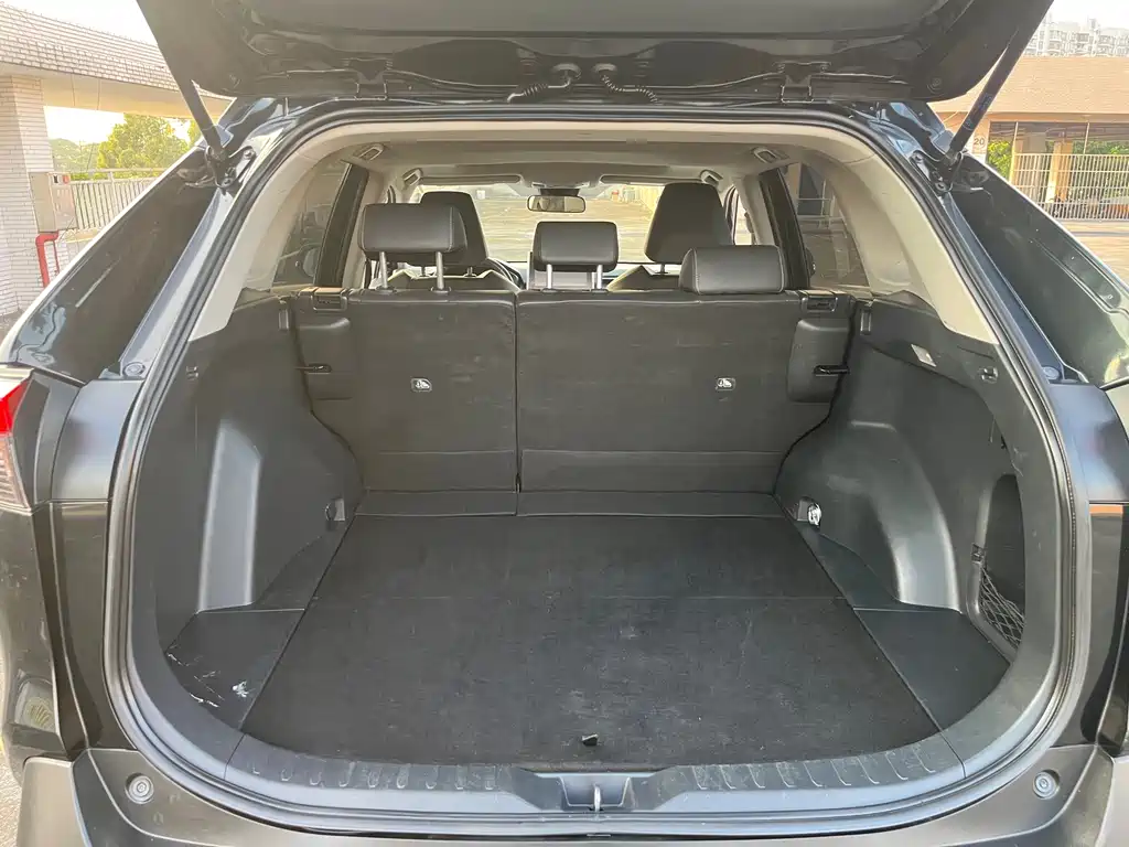 Toyota RAV4 — миниатюра 12