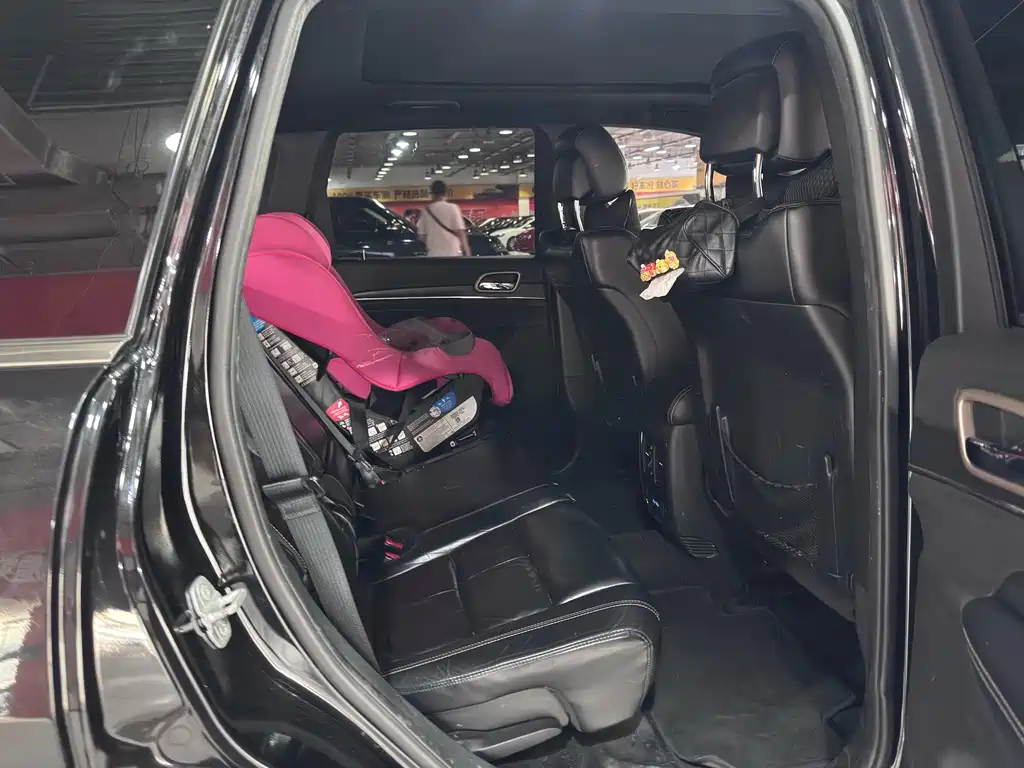 Jeep Grand Cherokee (Import) — миниатюра 9